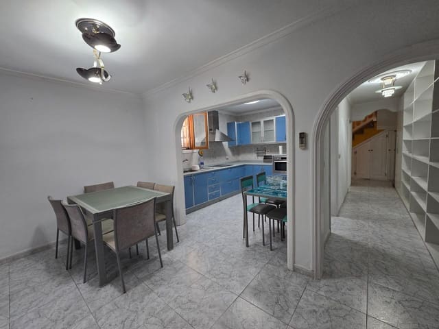 Casa de 3 habitaciones en San Bartolomé de Tirajana en venta - 395.000 € (Ref: 9915796)