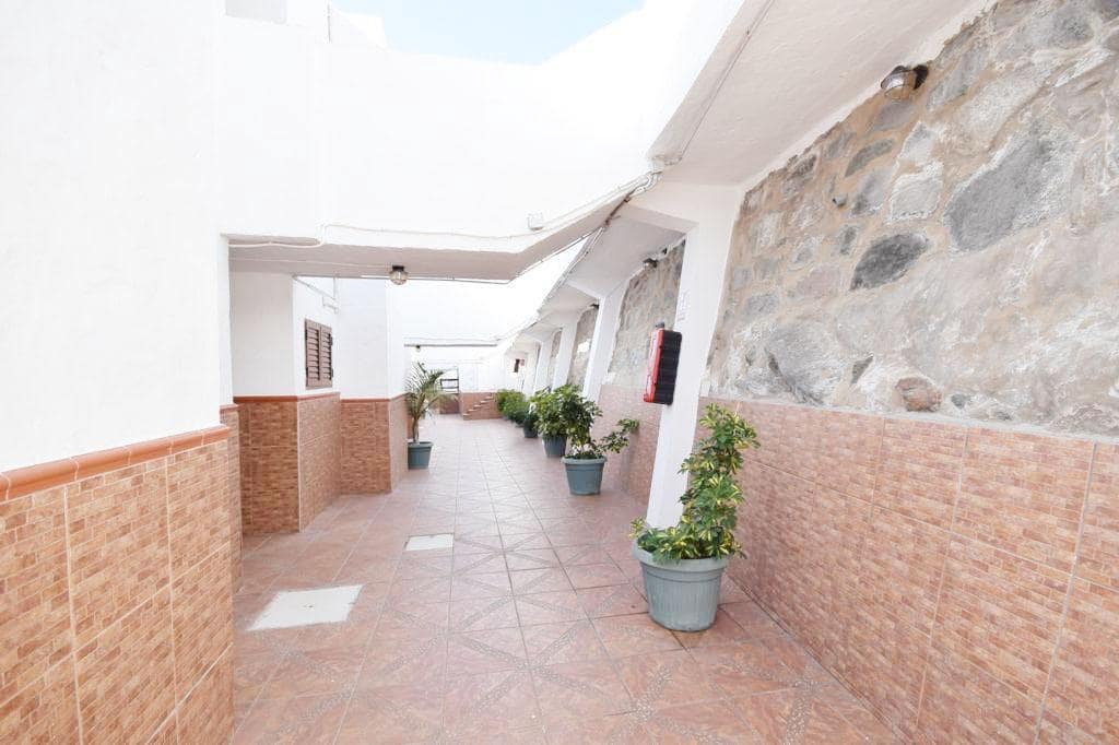 Appartement de 1 chambre à louer à Puerto Rico avec piscine - 900 € (Ref: 9939949)
