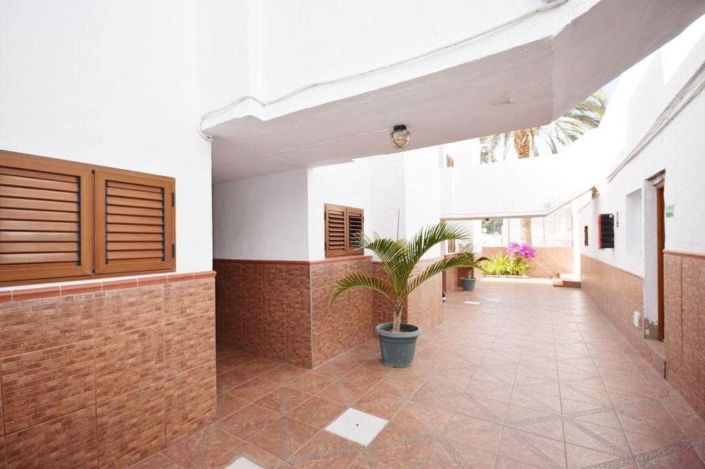 Appartement de 1 chambre à louer à Puerto Rico avec piscine - 900 € (Ref: 9939949)