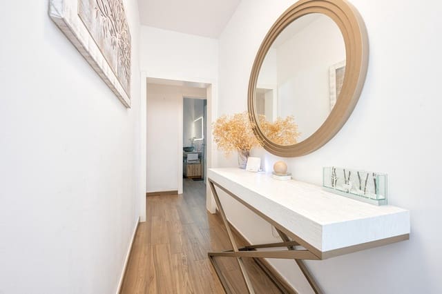 3 soveværelse Villa til salg i Las Palmas de Gran Canaria med garage - € 425.000 (Ref: 9945701)