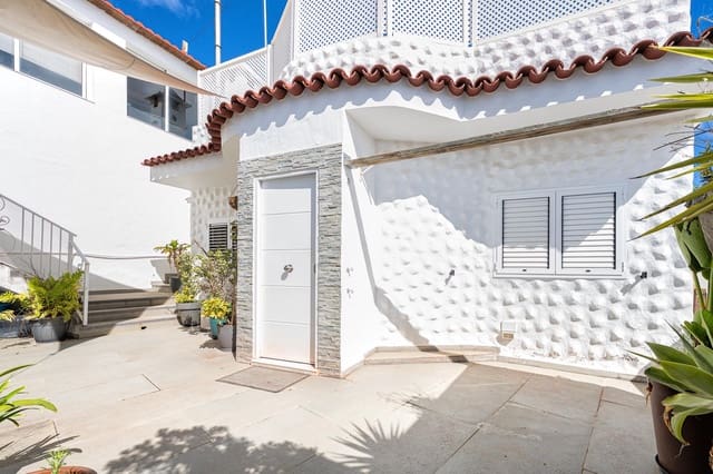 3 soveværelse Villa til salg i Las Palmas de Gran Canaria med garage - € 425.000 (Ref: 9945701)