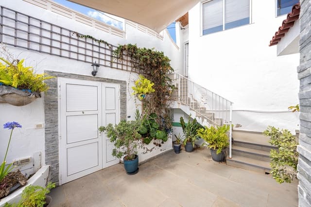 3 soveværelse Villa til salg i Las Palmas de Gran Canaria med garage - € 425.000 (Ref: 9945701)