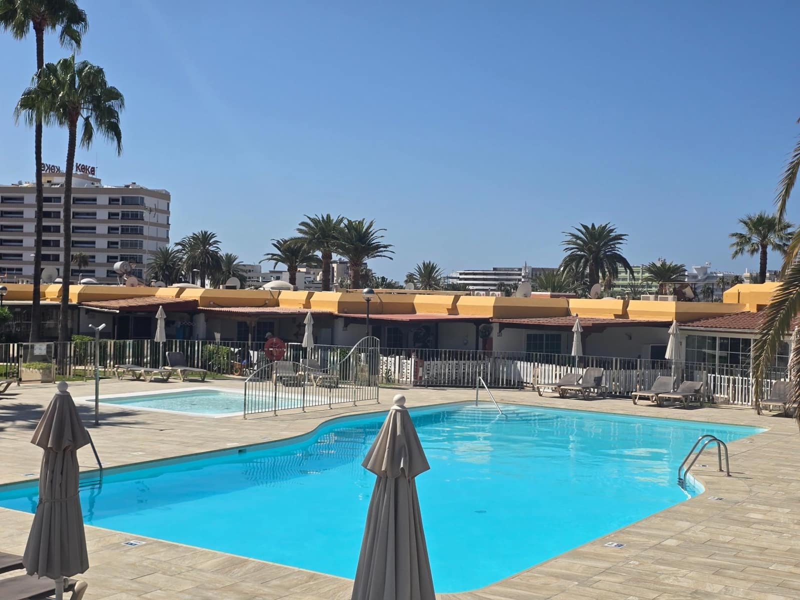 Bungalow de 2 habitaciones en Playa del Inglés en alquiler con piscina - 1.800 € (Ref: 9982999)