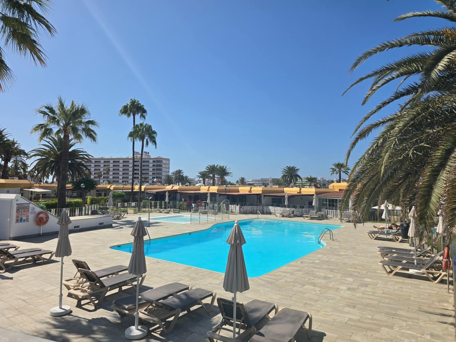 Bungalow de 2 habitaciones en Playa del Inglés en alquiler con piscina - 1.800 € (Ref: 9982999)