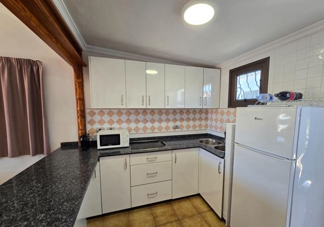2 quarto Bungalow para arrendar em Playa del Inglés, San Bartolomé de Tirajana com piscina - 1 600 € (Ref: 9983000)