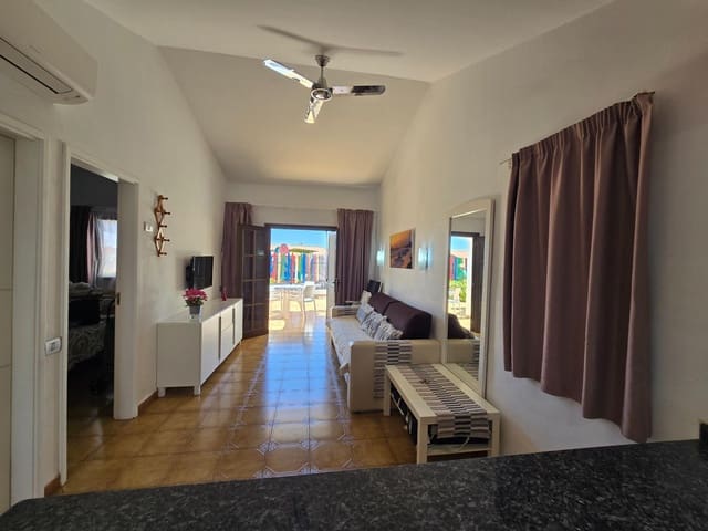2 quarto Bungalow para arrendar em Playa del Inglés, San Bartolomé de Tirajana com piscina - 1 600 € (Ref: 9983000)