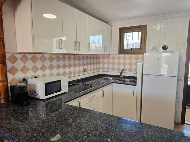 2 quarto Bungalow para arrendar em Playa del Inglés, San Bartolomé de Tirajana com piscina - 1 600 € (Ref: 9983000)
