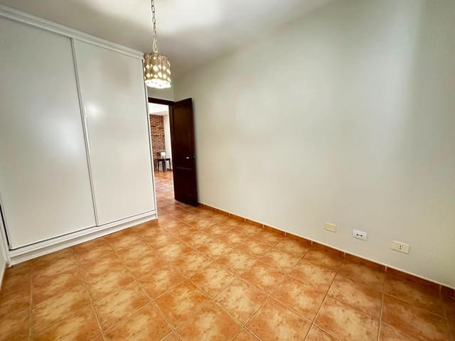 2 makuuhuone Huoneisto vuokrattavana paikassa El Tablero, San Bartolomé de Tirajana - 1 000 € (Ref: 9998805)