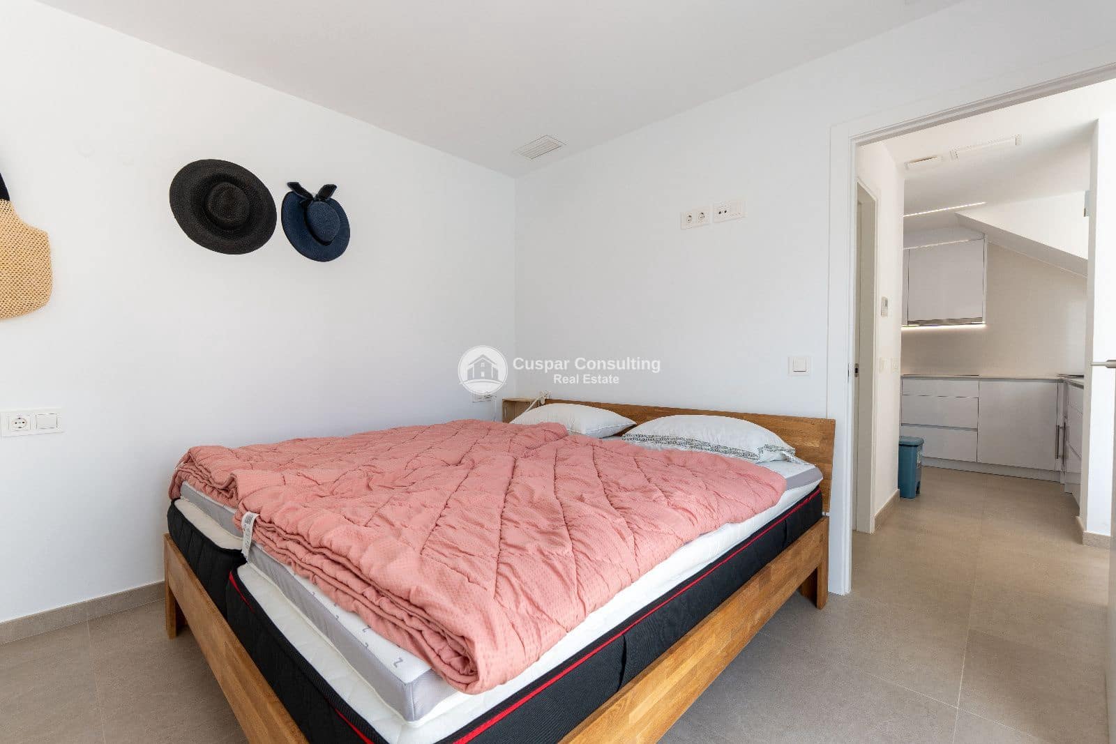 Chalet de 3 habitaciones en San Pedro del Pinatar en venta con piscina garaje - 369.900 € (Ref: 10063001)