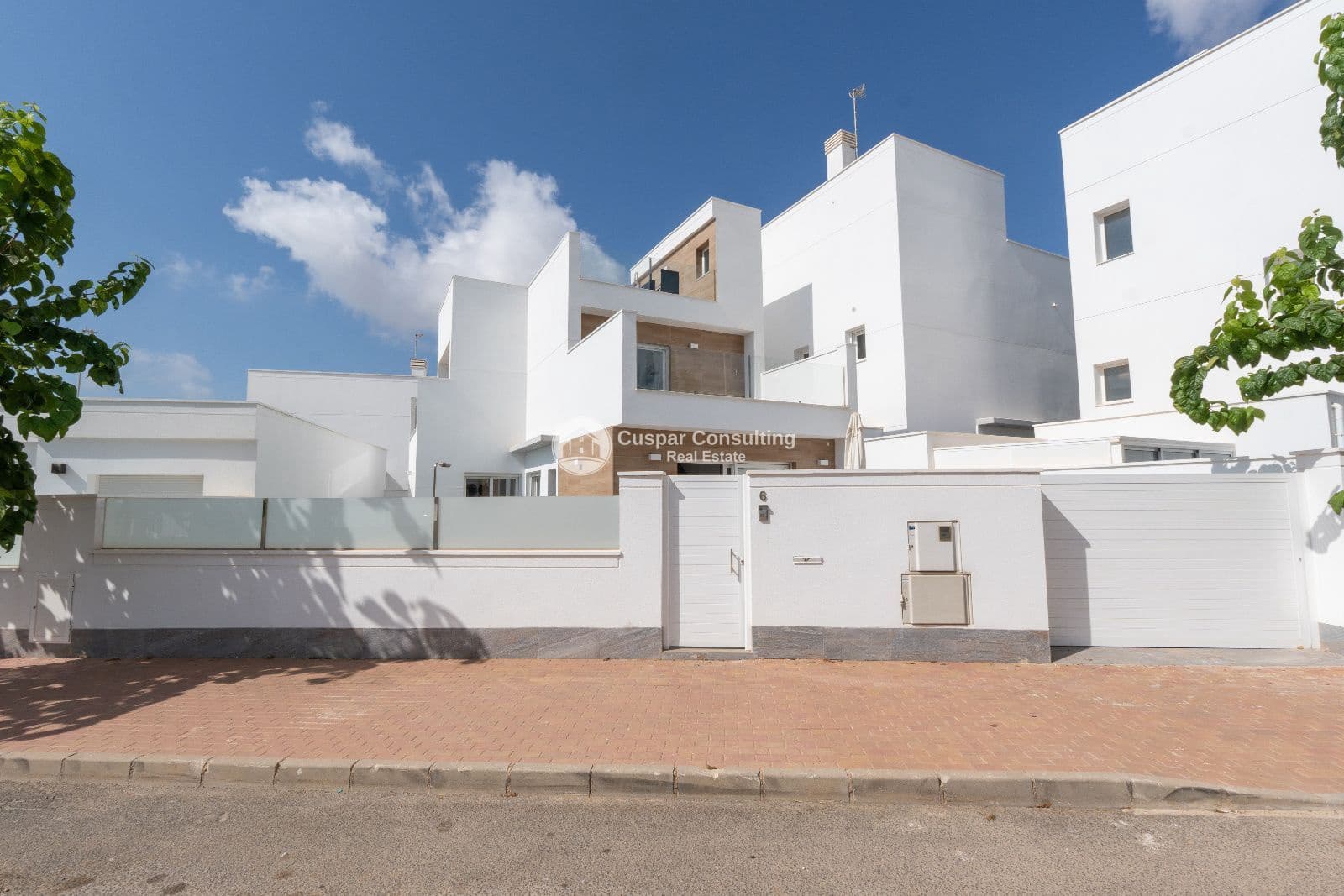 Chalet de 3 habitaciones en San Pedro del Pinatar en venta con piscina garaje - 369.900 € (Ref: 10063001)