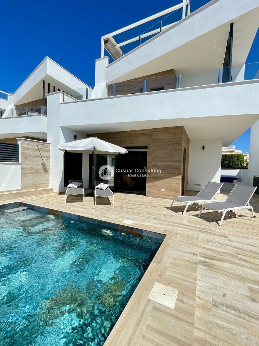 3 bedroom Villa for sale in Guardamar del Segura with pool garage - € 595,000 (Ref: 10141356)