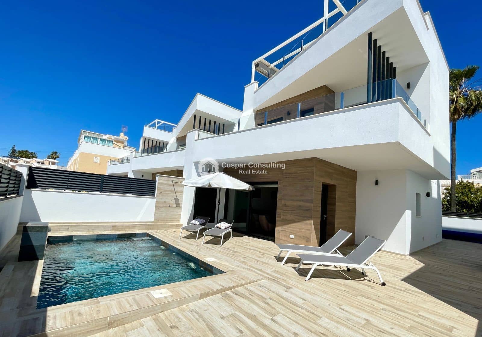 3 bedroom Villa for sale in Guardamar del Segura with pool garage - € 595,000 (Ref: 10141356)