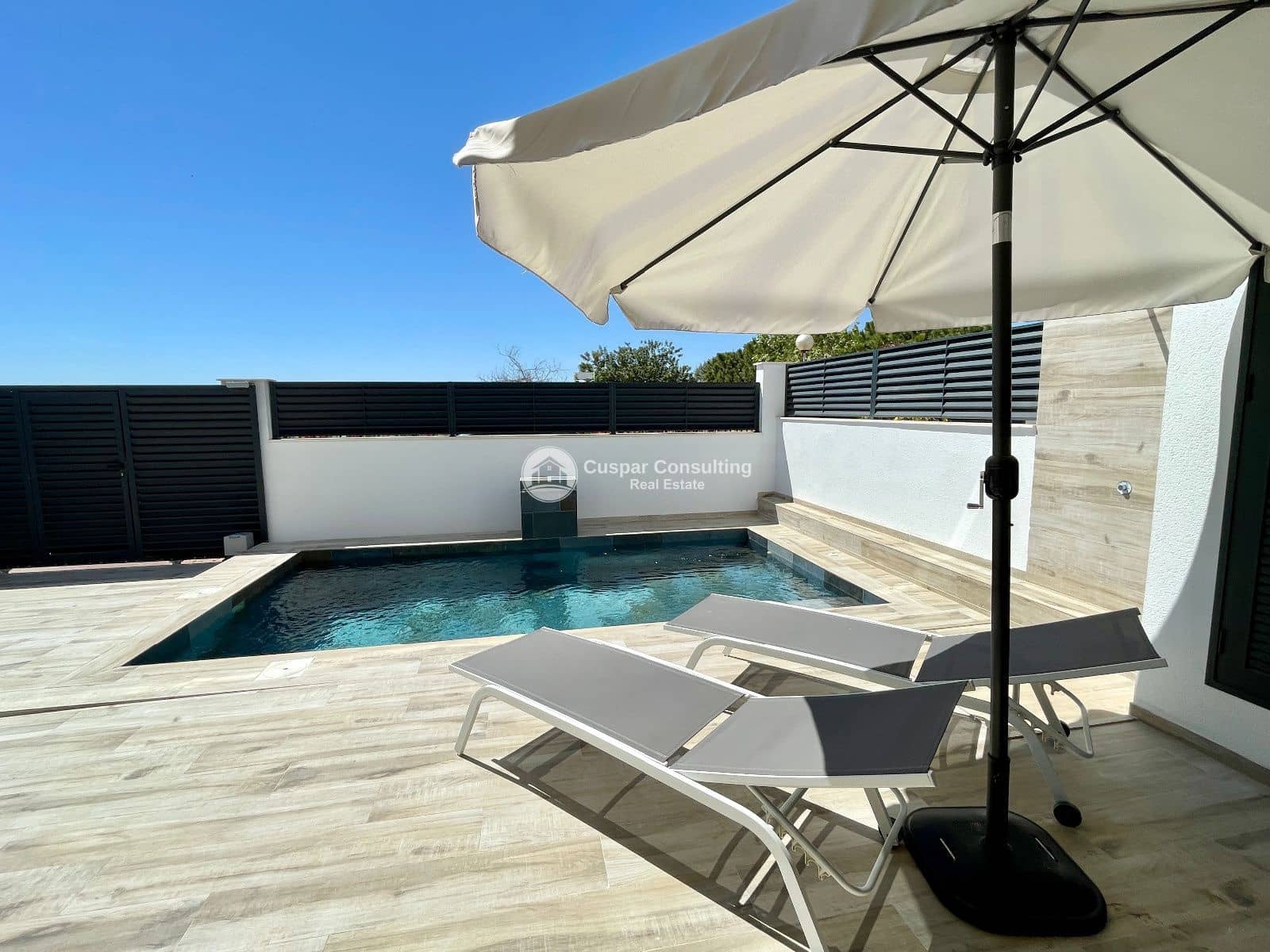 3 bedroom Villa for sale in Guardamar del Segura with pool garage - € 595,000 (Ref: 10141356)