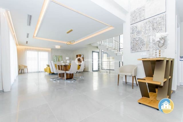 3 soveværelse Villa til salg i San Miguel de Salinas med swimmingpool garage - € 1.250.000 (Ref: 10154131)