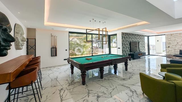 4 quarto Moradia para venda em Villamartin, Orihuela com piscina garagem - 2 950 000 € (Ref: 10163674)