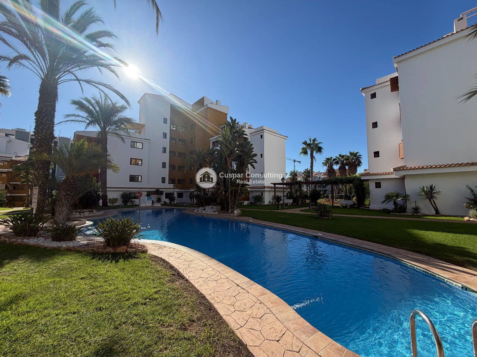 2 soveværelse Penthouse til salg i Punta Prima med swimmingpool garage - € 420.000 (Ref: 10165591)