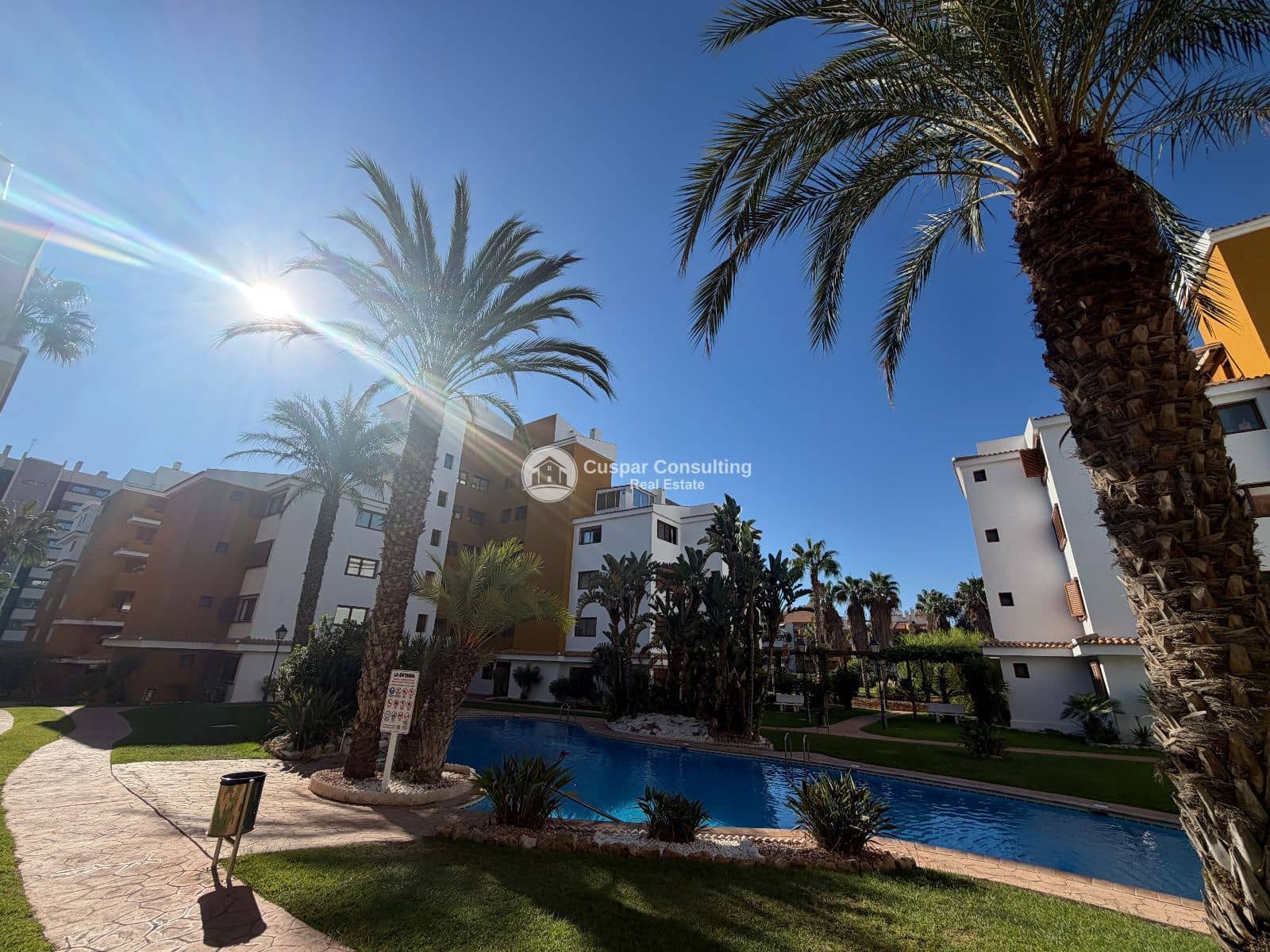 2 soveværelse Penthouse til salg i Punta Prima med swimmingpool garage - € 420.000 (Ref: 10165591)
