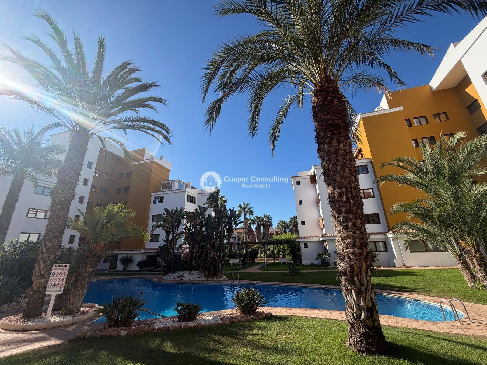 2 soveværelse Penthouse til salg i Punta Prima med swimmingpool garage - € 420.000 (Ref: 10165591)