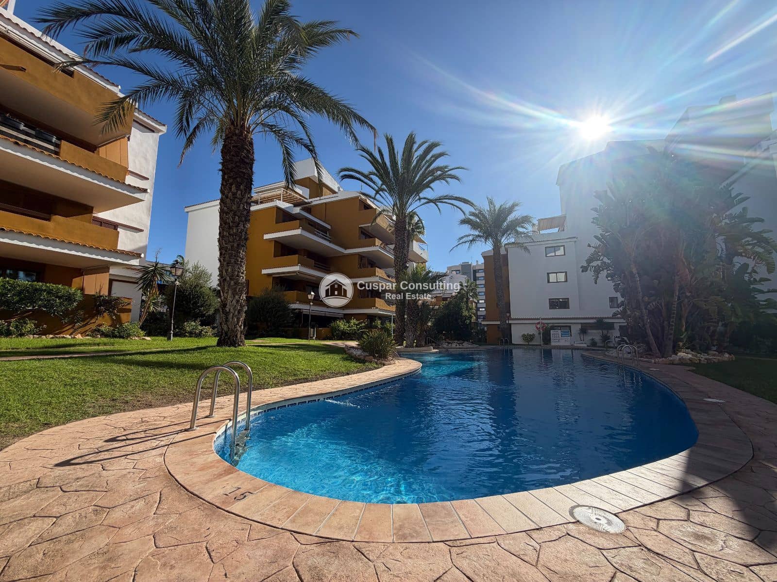 2 soveværelse Penthouse til salg i Punta Prima med swimmingpool garage - € 420.000 (Ref: 10165591)