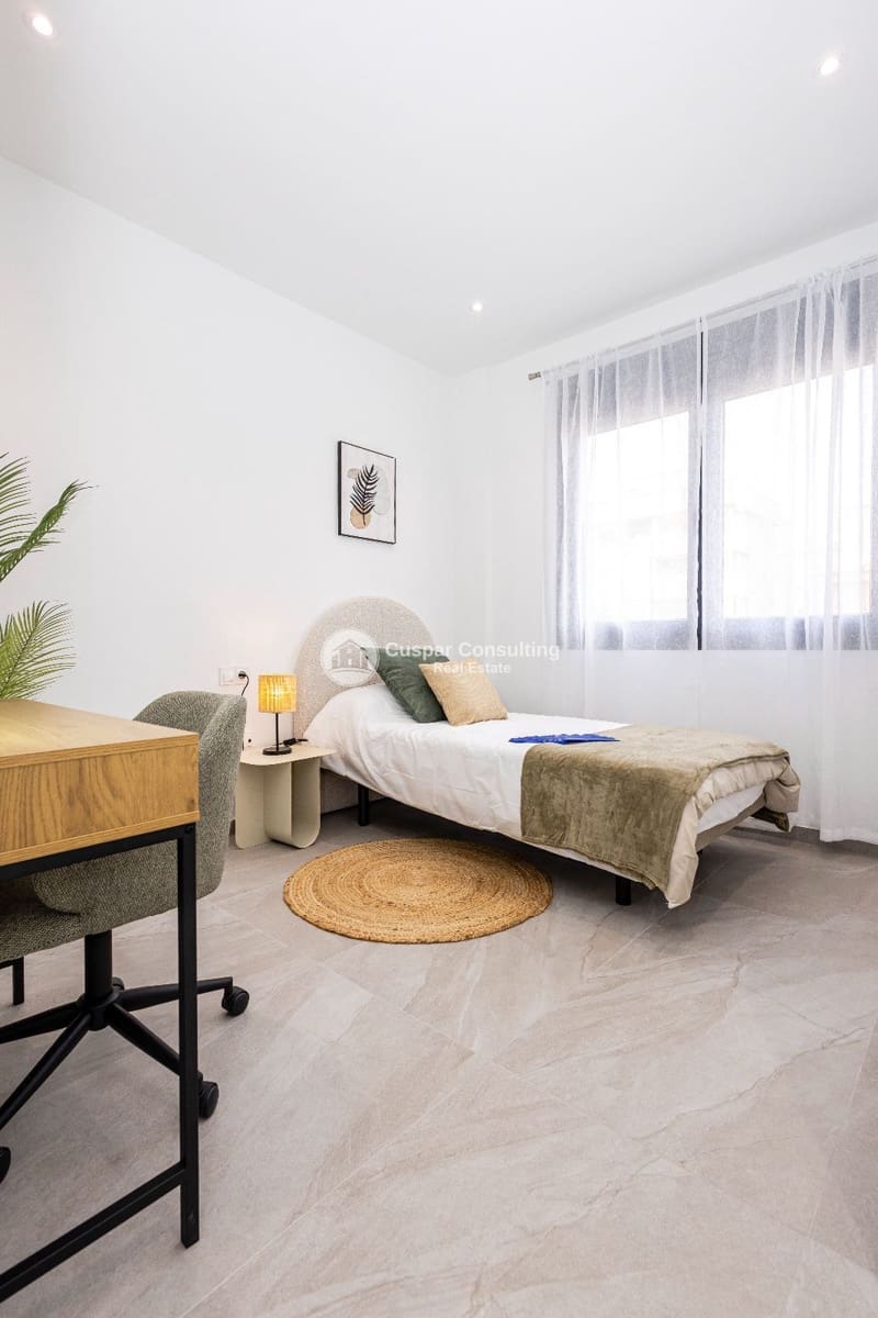Piso en Torrevieja en venta con piscina garaje - 279.000 € (Ref: 10167937)