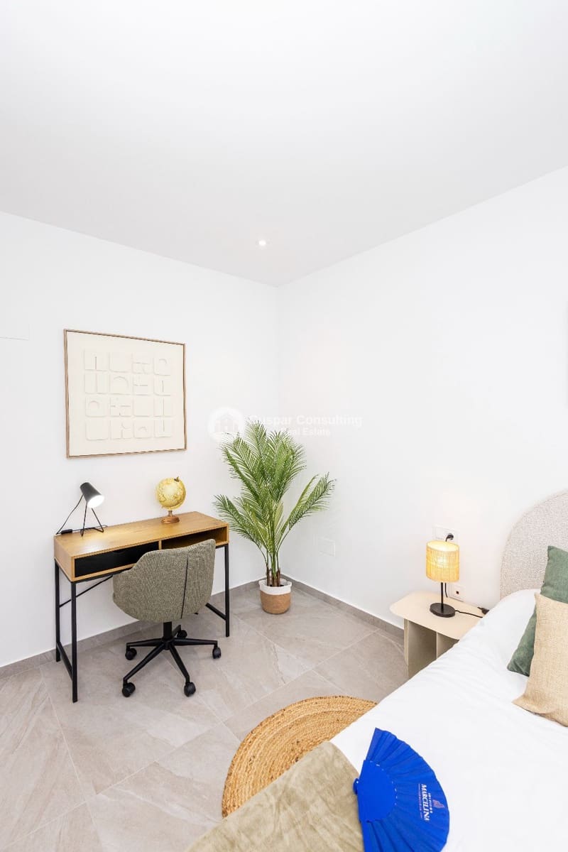 Piso en Torrevieja en venta con piscina garaje - 279.000 € (Ref: 10167937)