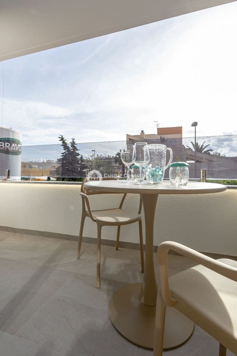 Piso en Torrevieja en venta con piscina garaje - 279.000 € (Ref: 10167937)