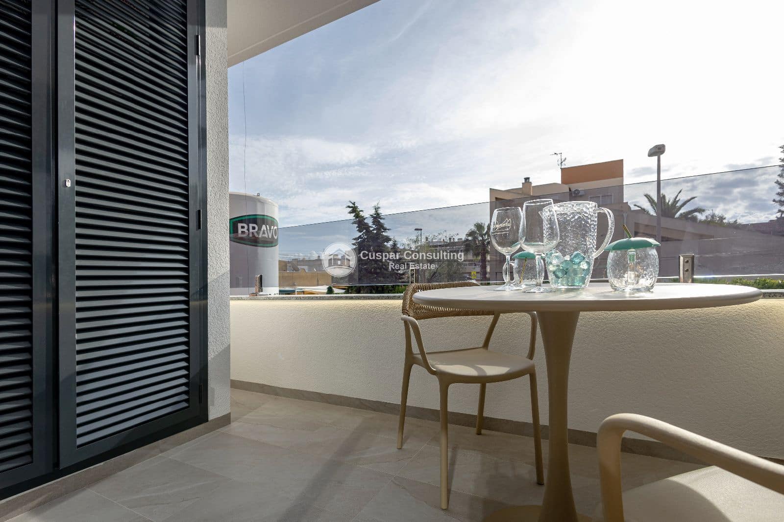 Piso en Torrevieja en venta con piscina garaje - 279.000 € (Ref: 10167937)