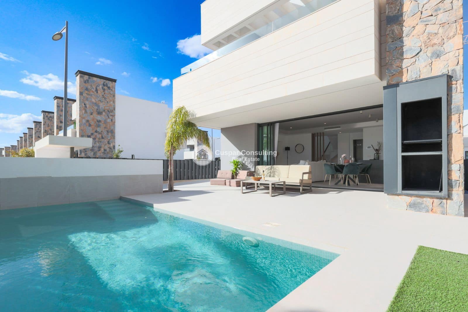 3 soverom Villa til salgs i Los Alcazares med svømmebasseng garasje - € 555 000 (Ref: 8555837)