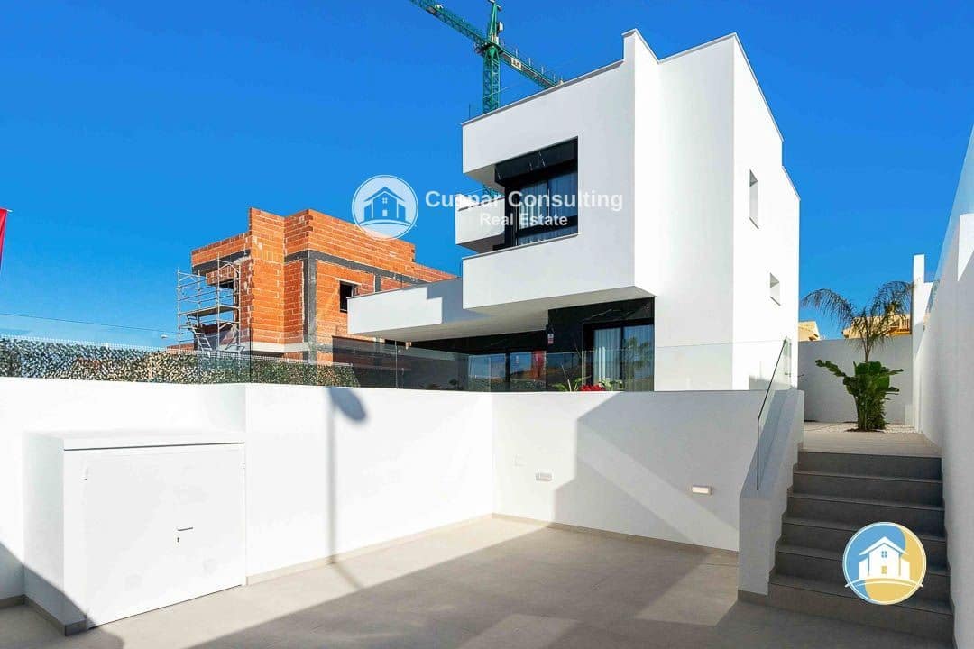 3 soverom Villa til salgs i Rojales med svømmebasseng garasje - € 649 000 (Ref: 8555863)