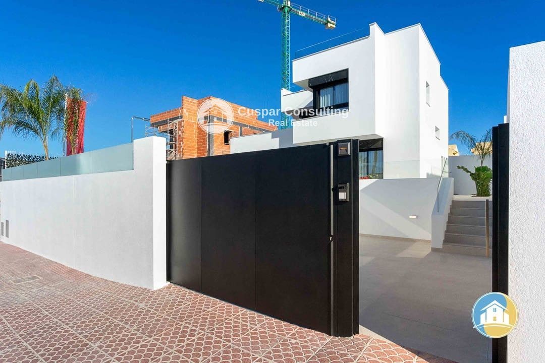 3 soverom Villa til salgs i Rojales med svømmebasseng garasje - € 649 000 (Ref: 8555863)