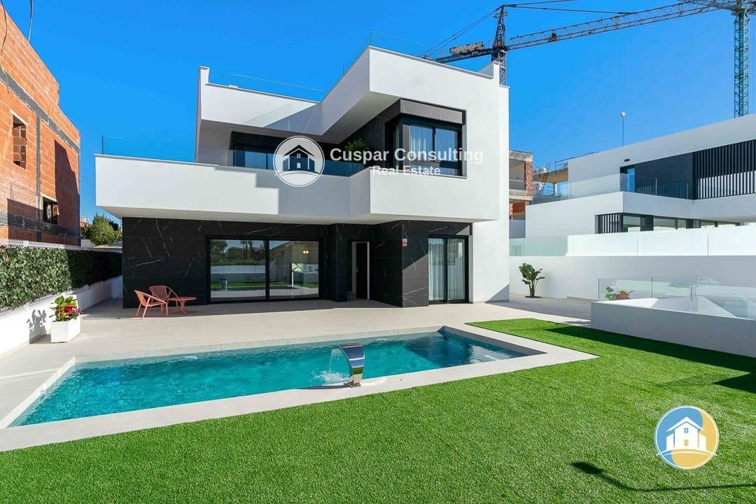 3 soverom Villa til salgs i Rojales med svømmebasseng garasje - € 649 000 (Ref: 8555863)