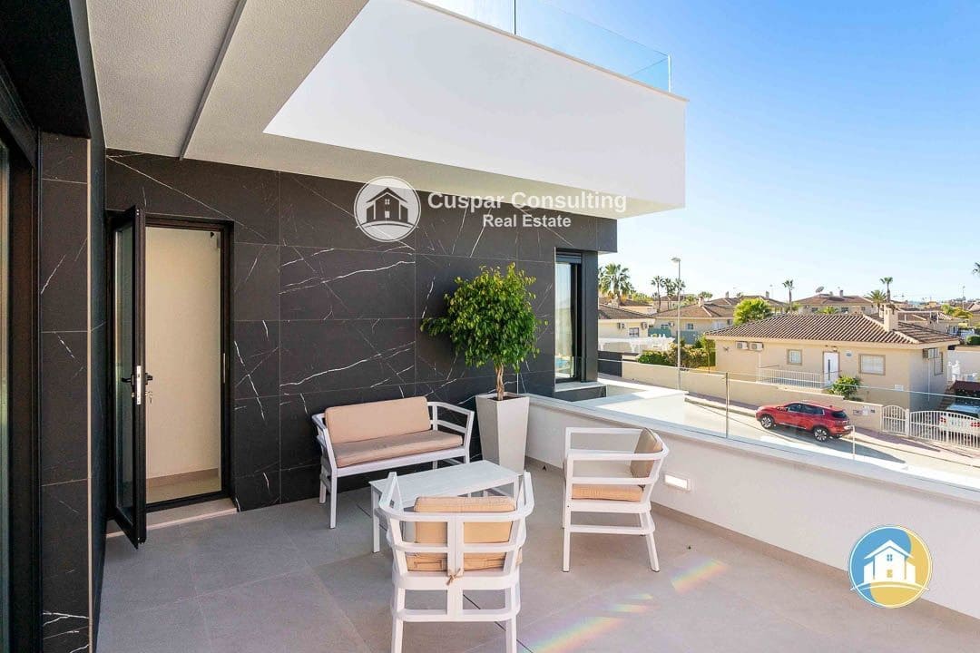 3 soverom Villa til salgs i Rojales med svømmebasseng garasje - € 649 000 (Ref: 8555863)