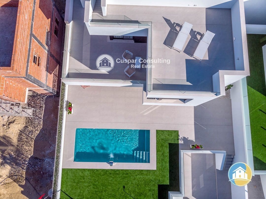 3 soverom Villa til salgs i Rojales med svømmebasseng garasje - € 649 000 (Ref: 8555863)