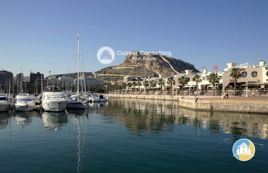 2 soverom Leilighet til salgs i Torrevieja med svømmebasseng garasje - € 285 000 (Ref: 8555878)