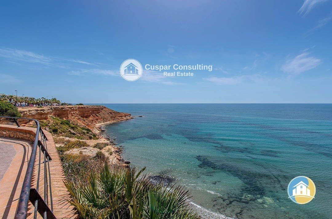 2 soverom Leilighet til salgs i Torrevieja med svømmebasseng garasje - € 285 000 (Ref: 8555878)