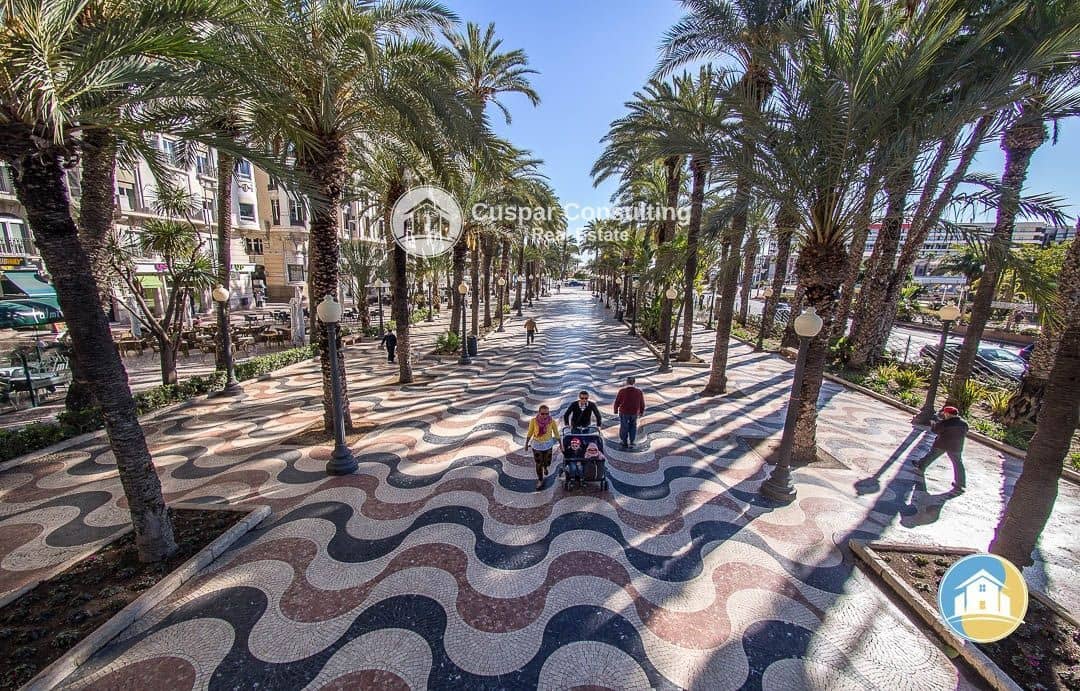 2 soverom Leilighet til salgs i Torrevieja med svømmebasseng garasje - € 285 000 (Ref: 8555878)