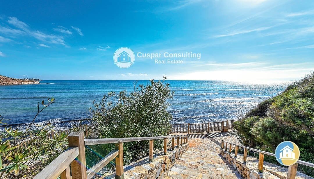 2 soverom Leilighet til salgs i Torrevieja med svømmebasseng garasje - € 285 000 (Ref: 8555878)