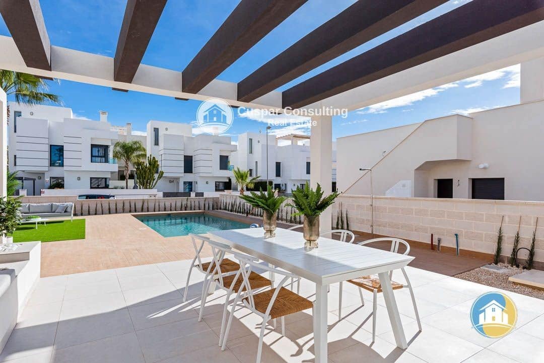 3 bedroom Villa for sale in Ciudad Quesada with pool garage - € 726,398 (Ref: 8555904)