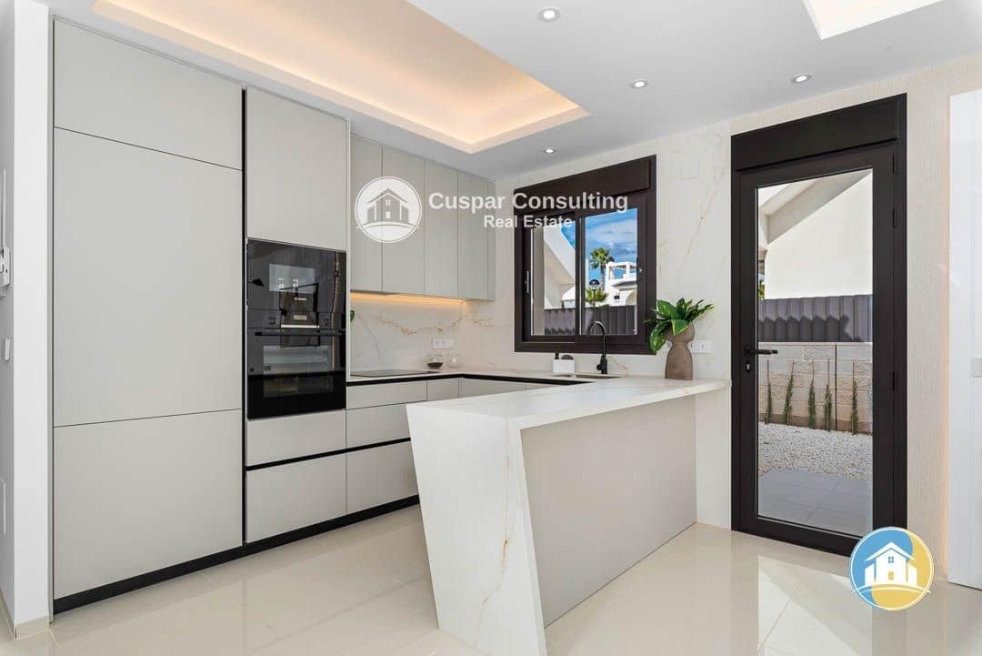 3 bedroom Villa for sale in Ciudad Quesada with pool garage - € 726,398 (Ref: 8555904)