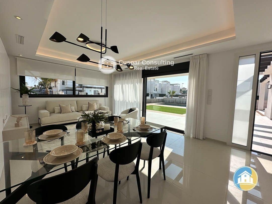 3 bedroom Villa for sale in Ciudad Quesada with pool garage - € 726,398 (Ref: 8555904)