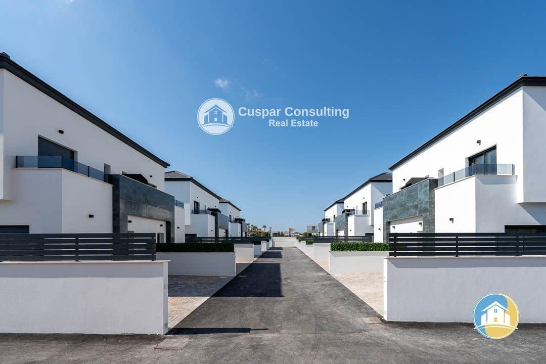 3 soveværelse Byhus til salg i Santa Pola med swimmingpool garage - € 350.000 (Ref: 8555925)