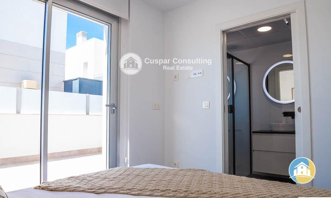 3 slaapkamer Villa te koop in Los Alcazares met zwembad garage - € 395.000 (Ref: 8555930)