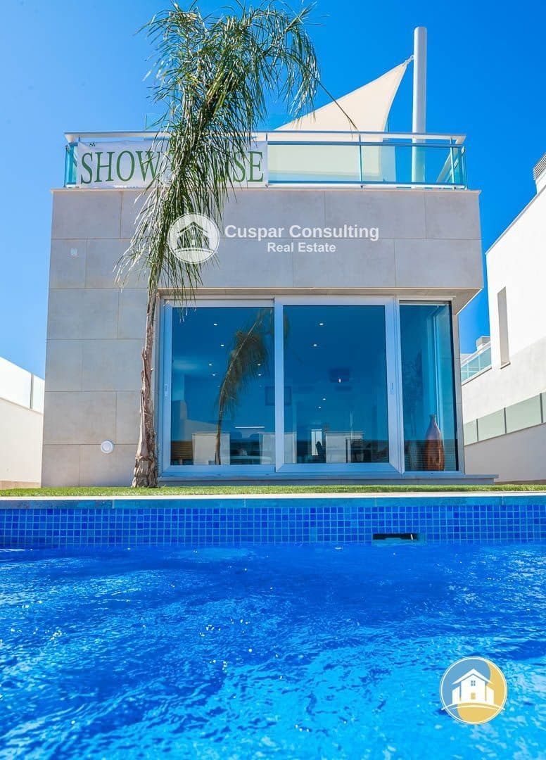 3 slaapkamer Villa te koop in Los Alcazares met zwembad garage - € 395.000 (Ref: 8555930)