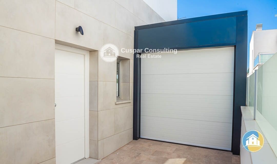 3 slaapkamer Villa te koop in Los Alcazares met zwembad garage - € 395.000 (Ref: 8555930)