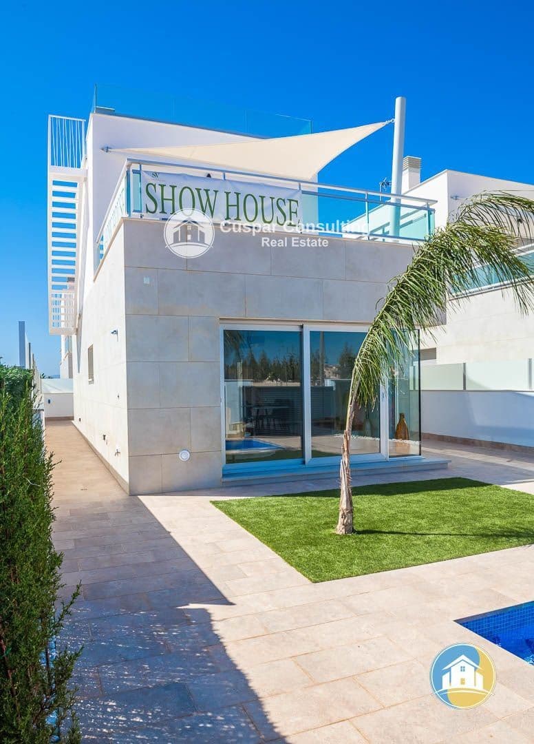 3 slaapkamer Villa te koop in Los Alcazares met zwembad garage - € 395.000 (Ref: 8555930)