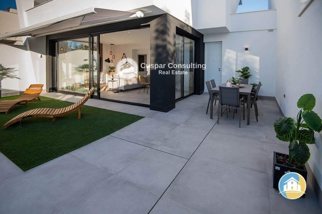 3 makuuhuone Huvila myytävänä paikassa Santiago de la Ribera mukana uima-altaan 
autotalli - 595 000 € (Ref: 8555947)