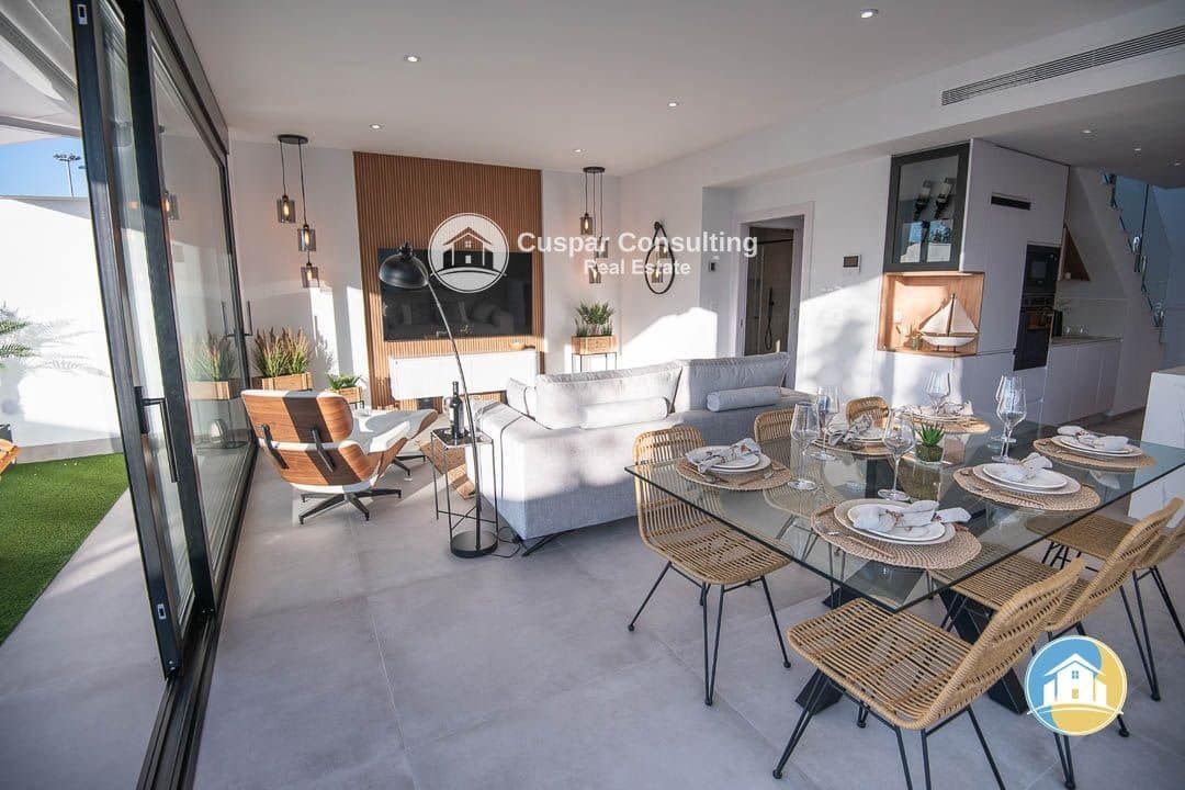 3 makuuhuone Huvila myytävänä paikassa Santiago de la Ribera mukana uima-altaan 
autotalli - 595 000 € (Ref: 8555947)