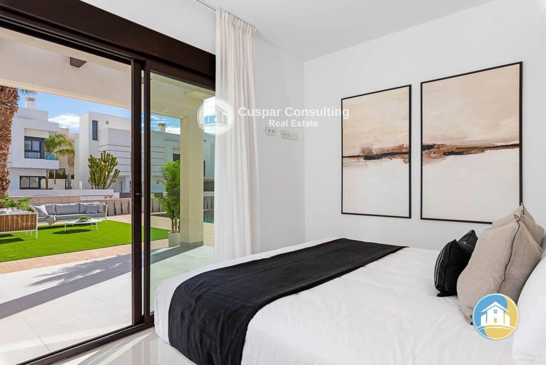 3 soverom Villa til salgs i Ciudad Quesada med svømmebasseng garasje - € 833 000 (Ref: 8555956)