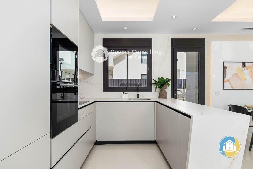 3 soverom Villa til salgs i Ciudad Quesada med svømmebasseng garasje - € 833 000 (Ref: 8555956)