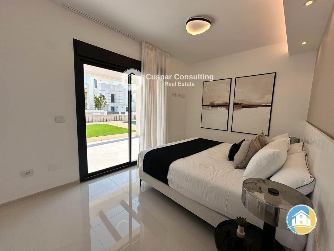 3 soverom Villa til salgs i Ciudad Quesada med svømmebasseng garasje - € 833 000 (Ref: 8555956)